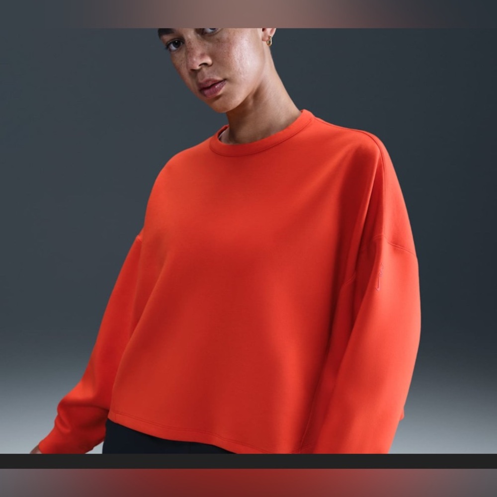 Women’s Nike Impossibly soft crew neck 24.7 sweatshirt size SM (listing as LG)
